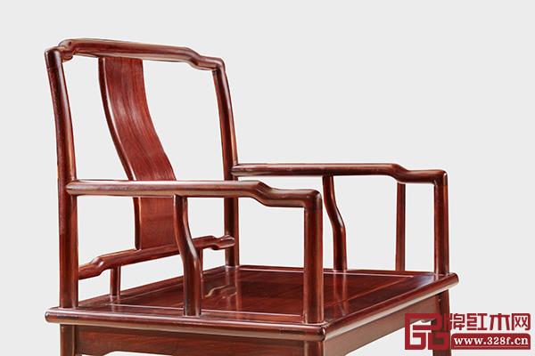 靠背弧度符合人體工程設(shè)計,完美貼合腰背, 坐上去優(yōu)雅又舒適 靠背弧度符合人體工程設(shè)計,完美貼合腰背, 坐上去優(yōu)雅又舒適