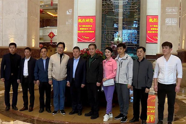 知名演員唐國(guó)強(qiáng)一行來(lái)仙游調(diào)研紅木產(chǎn)業(yè)