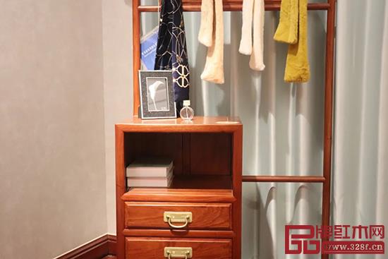 中信紅木前言系列《如意衣帽架》(大果紫檀) 中信紅木前言系列《如意衣帽架》(大果紫檀)