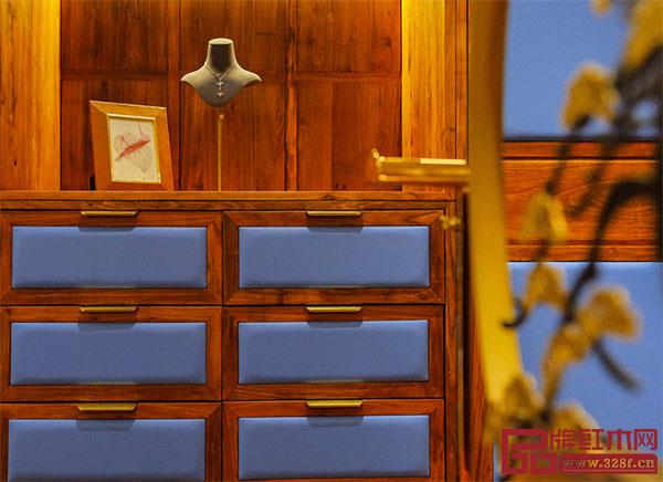 細(xì)節(jié)的搭配點(diǎn)綴，彰顯著致上定制家具的不凡品味