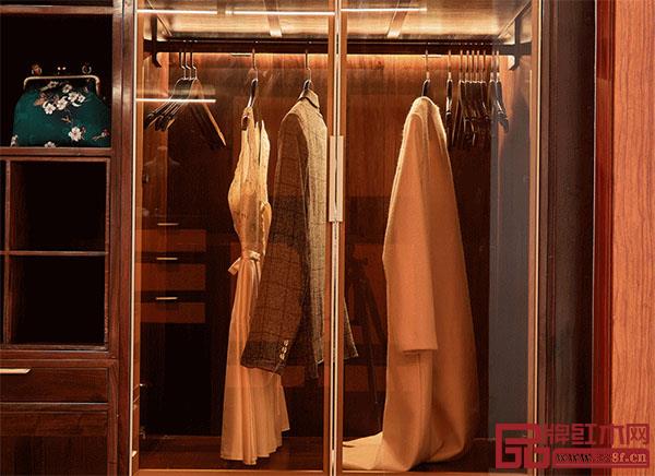 細(xì)節(jié)的搭配點(diǎn)綴，彰顯著致上定制家具的不凡品味