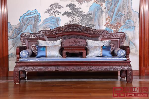 沙發(fā)造型大氣典雅，雕刻精美秀麗