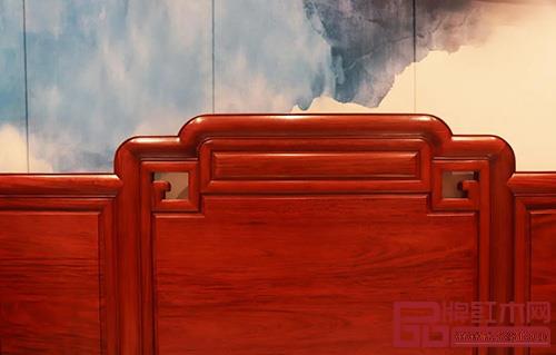 《銘君沙發(fā)》以線條勾勒，演繹君子風(fēng)度