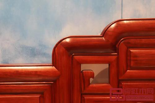 《銘君沙發(fā)》以線條勾勒，演繹君子風(fēng)度