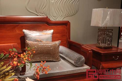 沙發(fā)是客廳的主位家具，也是家的形象所在