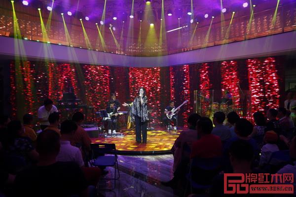 “黑膠天后”郭宴老師 “黑膠天后”郭宴老師