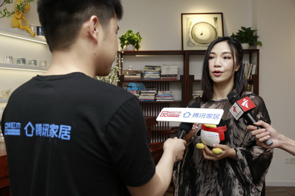 “黑膠天后”郭宴談紅古軒新中式紅木家具：時尚藝術 貼近都市生活