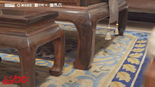 椅腳、桌腳采用老撾大紅酸枝一根獨(dú)木打造而成,用料厚實(shí),極具收藏價(jià)值 椅腳、桌腳采用老撾大紅酸枝一根獨(dú)木打造而成,用料厚實(shí),極具收藏價(jià)值