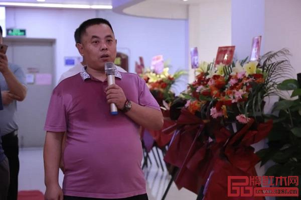 木緣紅木廣州南沙工廠直營店總經(jīng)理汪啟兵致辭 木緣紅木廣州南沙工廠直營店總經(jīng)理汪啟兵致辭