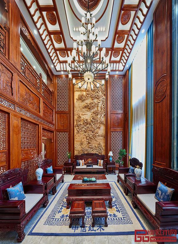 中信紅木把每一件家具都當(dāng)成藝術(shù)品去做，確保品質(zhì)如一