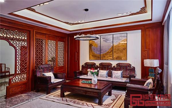 中信紅木把每一件家具都當(dāng)成藝術(shù)品去做，確保品質(zhì)如一