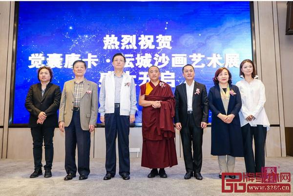 翁肖尤積極策劃組織“覺(jué)囊唐卡·壇城沙畫(huà)藝術(shù)展”活動(dòng)，從不同角度將中國(guó)的文化展示給世人