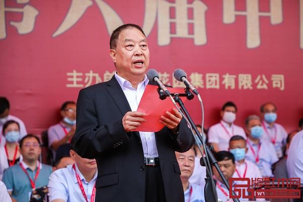 花園村黨委書(shū)記、花園集團(tuán)董事長(zhǎng)兼總裁邵欽祥在開(kāi)幕式上致辭 花園村黨委書(shū)記、花園集團(tuán)董事長(zhǎng)兼總裁邵欽祥在開(kāi)幕式上致辭