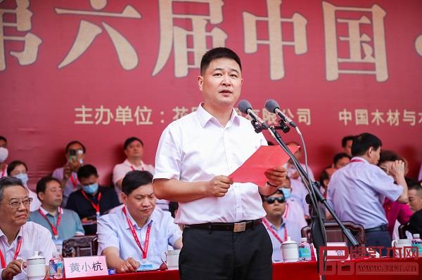 東陽(yáng)市委副書(shū)記、政法委書(shū)記胡勇春在開(kāi)幕式上致辭 東陽(yáng)市委副書(shū)記、政法委書(shū)記胡勇春在開(kāi)幕式上致辭