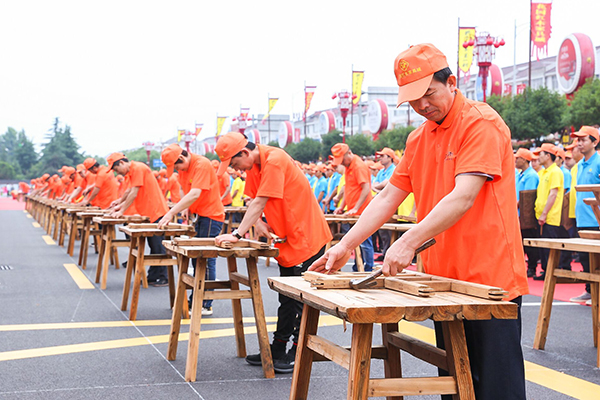 紅木藝術(shù)喜頌盛世 花園工匠同場(chǎng)獻(xiàn)技