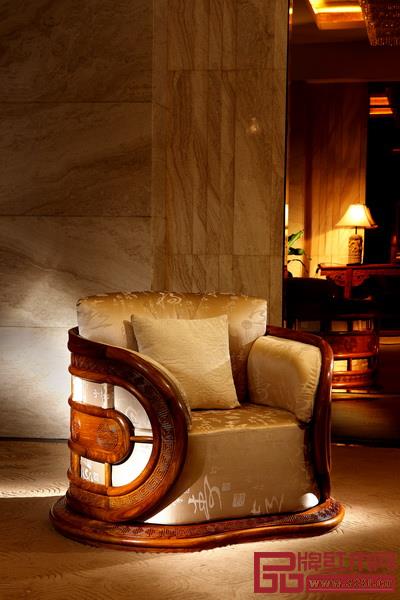 紅古軒研發(fā)的第一件新中式紅木家具《風(fēng)云椅》