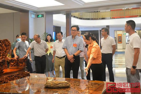 市人大領(lǐng)導(dǎo)關(guān)瑞麟一行參觀紅古軒中式美學(xué)空間