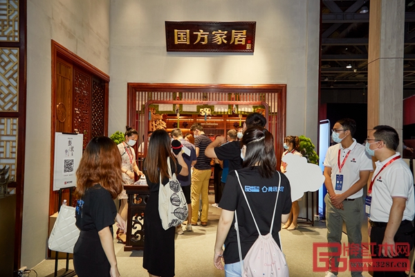 國方家居廣州建博會(huì)展位現(xiàn)場人潮涌動(dòng) 國方家居廣州建博會(huì)展位現(xiàn)場人潮涌動(dòng)