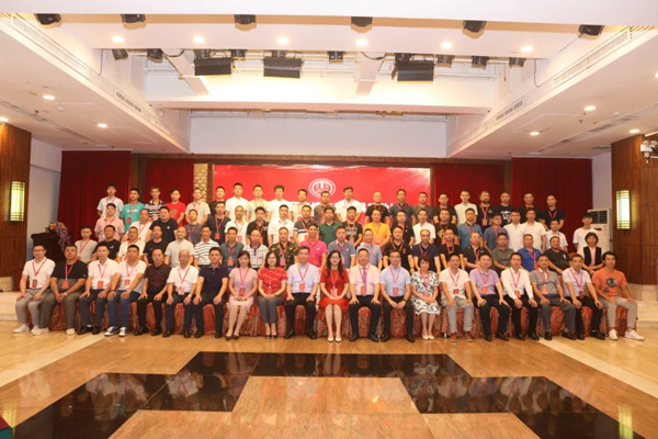 新會區(qū)傳統(tǒng)古典家具行業(yè)協(xié)會第二屆會員大會第一次會議舉行