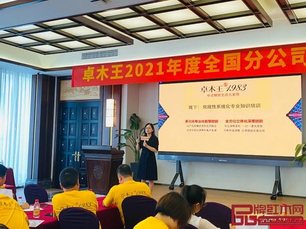 中國魯班大學(xué)副校長、北京國富縱橫副總裁、卓木王中式精致生活研究院院長宋薇博士 中國魯班大學(xué)副校長、北京國富縱橫副總裁、卓木王中式精致生活研究院院長宋薇博士