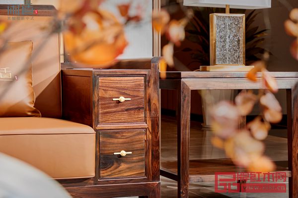 閑適紅木黑酸枝有致沙發(fā)細(xì)節(jié)圖 閑適紅木黑酸枝有致沙發(fā)細(xì)節(jié)圖