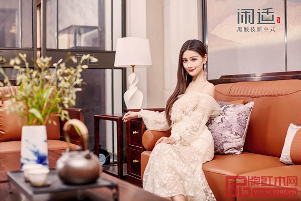 閑適紅木黑酸枝有致沙發(fā)產(chǎn)品模特圖 閑適紅木黑酸枝有致沙發(fā)產(chǎn)品模特圖