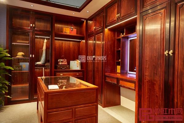 國方家居中式原木整裝衣帽間 國方家居中式原木整裝衣帽間