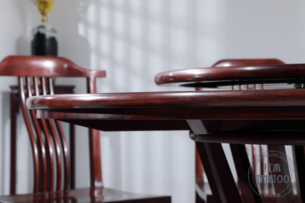 ↑喜迎紅紅木——新中式圓臺 ↑喜迎紅紅木——新中式圓臺