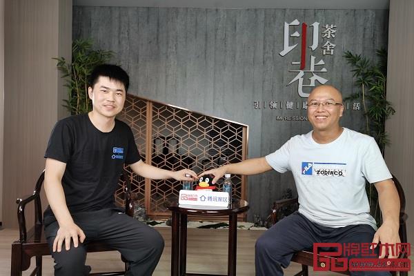 印巷森刻董事長(zhǎng)陳文德(右)接受騰訊家居紅木&品牌紅木記者聯(lián)合采訪 印巷森刻董事長(zhǎng)陳文德(右)接受騰訊家居紅木&品牌紅木記者聯(lián)合采訪