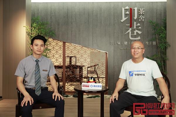 印巷森刻董事長(zhǎng)陳文德(右)與總經(jīng)理鄭宏藝(左)合影 印巷森刻董事長(zhǎng)陳文德(右)與總經(jīng)理鄭宏藝(左)合影