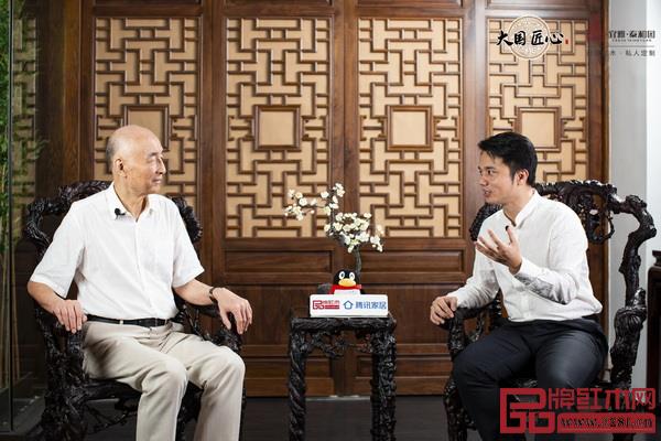 中國(guó)傳統(tǒng)工藝大師、泰和園董事長(zhǎng)邵湘文(左)與《大國(guó)匠心》欄目策劃人,騰訊家居紅木、品牌紅木總編林偉華對(duì)話 中國(guó)傳統(tǒng)工藝大師、泰和園董事長(zhǎng)邵湘文(左)與《大國(guó)匠心》欄目策劃人,騰訊家居紅木、品牌紅木總編林偉華對(duì)話