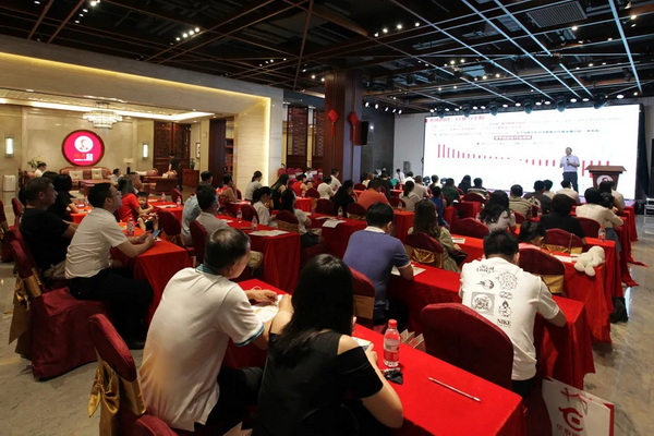 華夏銀行東莞分行私行客戶專享投資策略報(bào)告會于國壽紅木藝術(shù)館順利舉行
