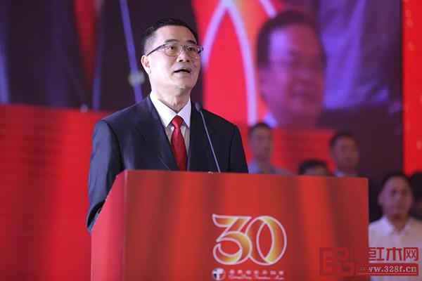 廣東省家具協(xié)會第七屆理事會會長王克作題為《承上啟下 繼往開來》就職演講 廣東省家具協(xié)會第七屆理事會會長王克作題為《承上啟下 繼往開來》就職演講