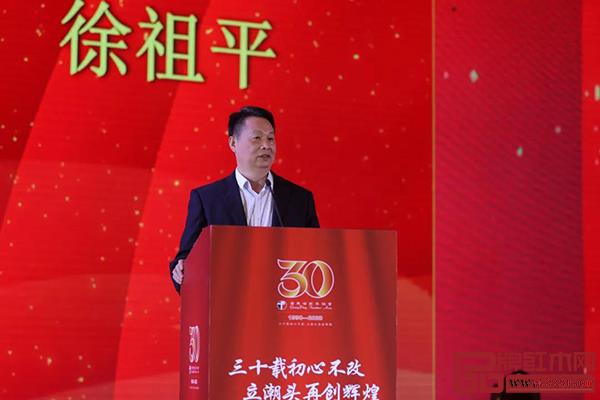 廣東省社會組織管理局黨組成員、副局長徐祖平對廣東省家具協(xié)會第七屆理事會就職表示祝賀 廣東省社會組織管理局黨組成員、副局長徐祖平對廣東省家具協(xié)會第七屆理事會就職表示祝賀