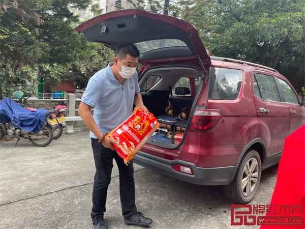 身體力行，盡綿薄之力，傳遞綿綿情與意