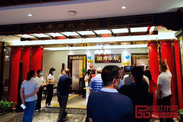 國方家居位于紅博城三層的展廳人氣火爆 國方家居位于紅博城三層的展廳人氣火爆