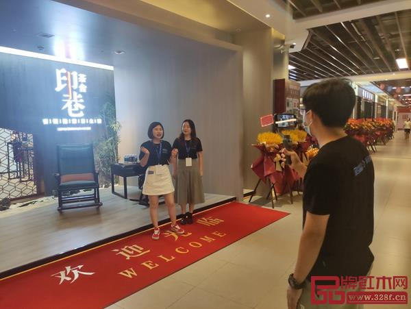 騰訊家居紅木、品牌紅木品牌推薦官直播介紹閑適紅木產(chǎn)品 騰訊家居紅木、品牌紅木品牌推薦官直播介紹閑適紅木產(chǎn)品