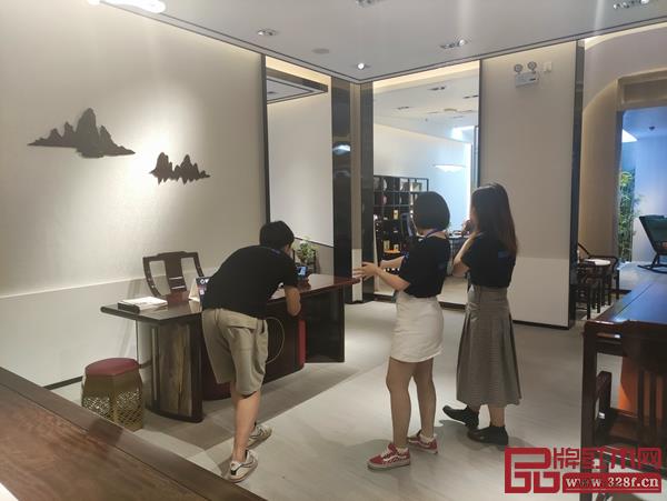 騰訊家居紅木、品牌紅木品牌推薦官直播介紹閑適紅木產(chǎn)品 騰訊家居紅木、品牌紅木品牌推薦官直播介紹閑適紅木產(chǎn)品