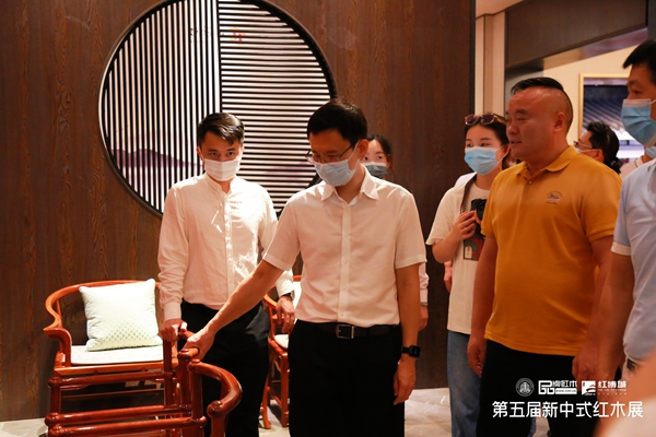 地天泰集團(tuán)：亮相新中式紅木展，掀起國(guó)潮品質(zhì)人生新時(shí)尚