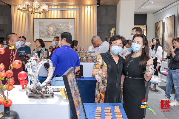 “大美龍華·辰啟東方”藝術(shù)節(jié)精彩紛呈，現(xiàn)場(chǎng)洋溢著歡快的氣氛