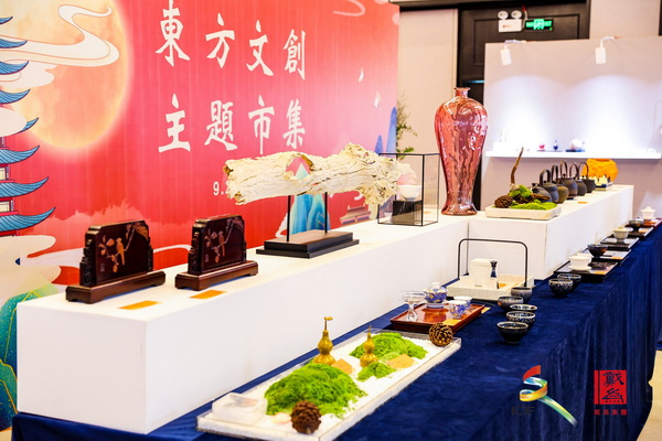 東方文創(chuàng)作品創(chuàng)意市集是此次藝術(shù)節(jié)的一大亮點(diǎn)，精致生動(dòng)