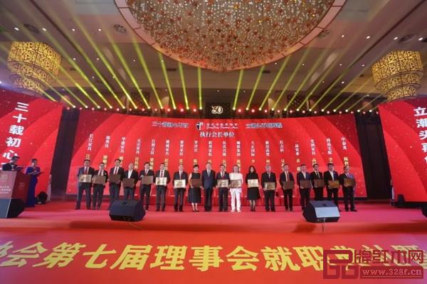 紅古軒連任“廣東省家具協(xié)會(huì)執(zhí)行會(huì)長(zhǎng)單位”