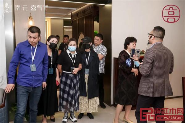 蘇陽紅董事長助理王力產(chǎn)品講解 蘇陽紅董事長助理王力產(chǎn)品講解