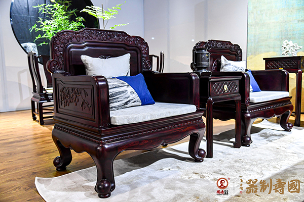 國壽制器產(chǎn)品精美的雕刻、色彩以及布藝 國壽制器產(chǎn)品精美的雕刻、色彩以及布藝