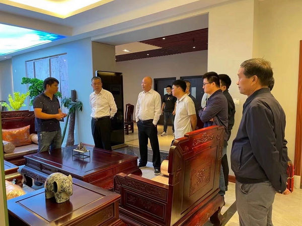 東陽市領(lǐng)導(dǎo)蒞臨華夏一品參觀指導(dǎo)，高度肯定其26載發(fā)展歲月
