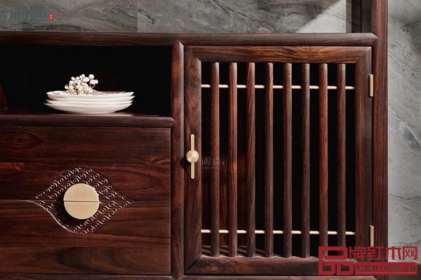 閑適紅木?黑酸枝新中式《旭日餐邊柜》細(xì)節(jié)圖 閑適紅木?黑酸枝新中式《旭日餐邊柜》細(xì)節(jié)圖