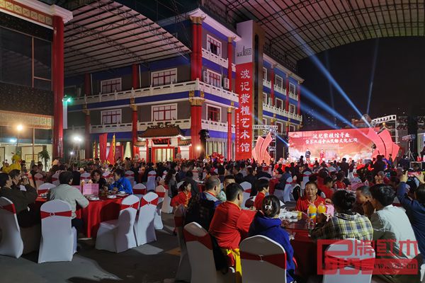 波記紫檀館開業(yè)暨第三屆中山民俗文化匯演活動現(xiàn)場人氣火爆 波記紫檀館開業(yè)暨第三屆中山民俗文化匯演活動現(xiàn)場人氣火爆