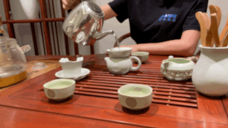 在《圓融茶臺》上燒水也觸手可及,十分便捷 在《圓融茶臺》上燒水也觸手可及,十分便捷