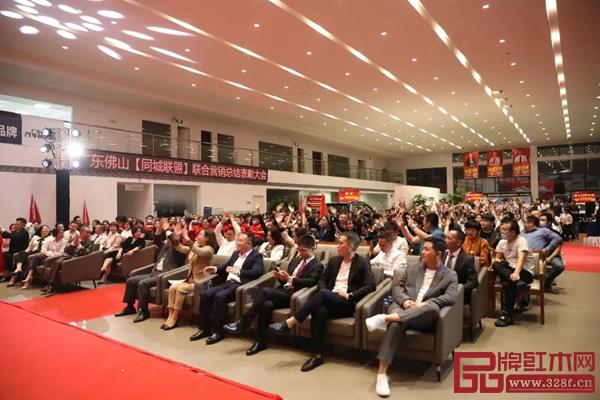 同城聯(lián)盟聯(lián)合營銷總結(jié)表彰大會現(xiàn)場 同城聯(lián)盟聯(lián)合營銷總結(jié)表彰大會現(xiàn)場