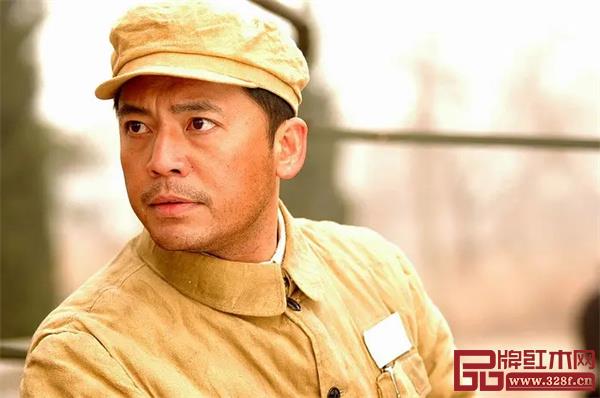 著名演員何政軍主演電視劇《亮劍》,飾趙剛政委一角 著名演員何政軍主演電視劇《亮劍》,飾趙剛政委一角